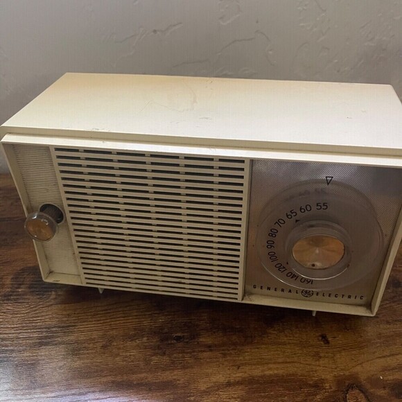 General Electric GE Solid State MCM Radio Works (Static) 11" MID CENTURY MODERN - Picture 2 of 14